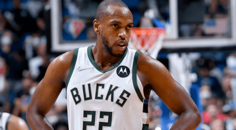 包含密尔沃基雄鹿训练开放日，今晨刷新队史纪录引欢呼，欧冠在即，训练强度明显提升的词条