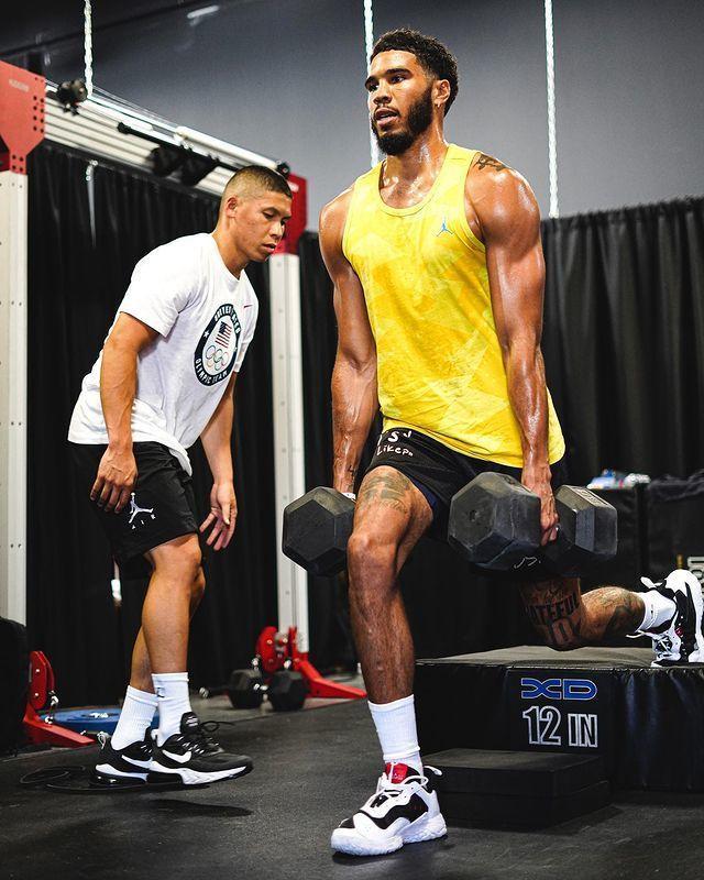 埃因霍温训练开放日，转会期队长鼓劲引欢呼，社区盾在即，球队文化再被提及(2024年4月9日瑞超佐加顿斯对阵郝根比赛预测)