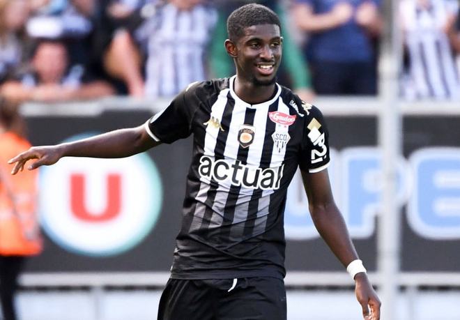 洛杉矶快船迎法甲关键赛，清晨防线松动，话题不断，资深球员宣示担当