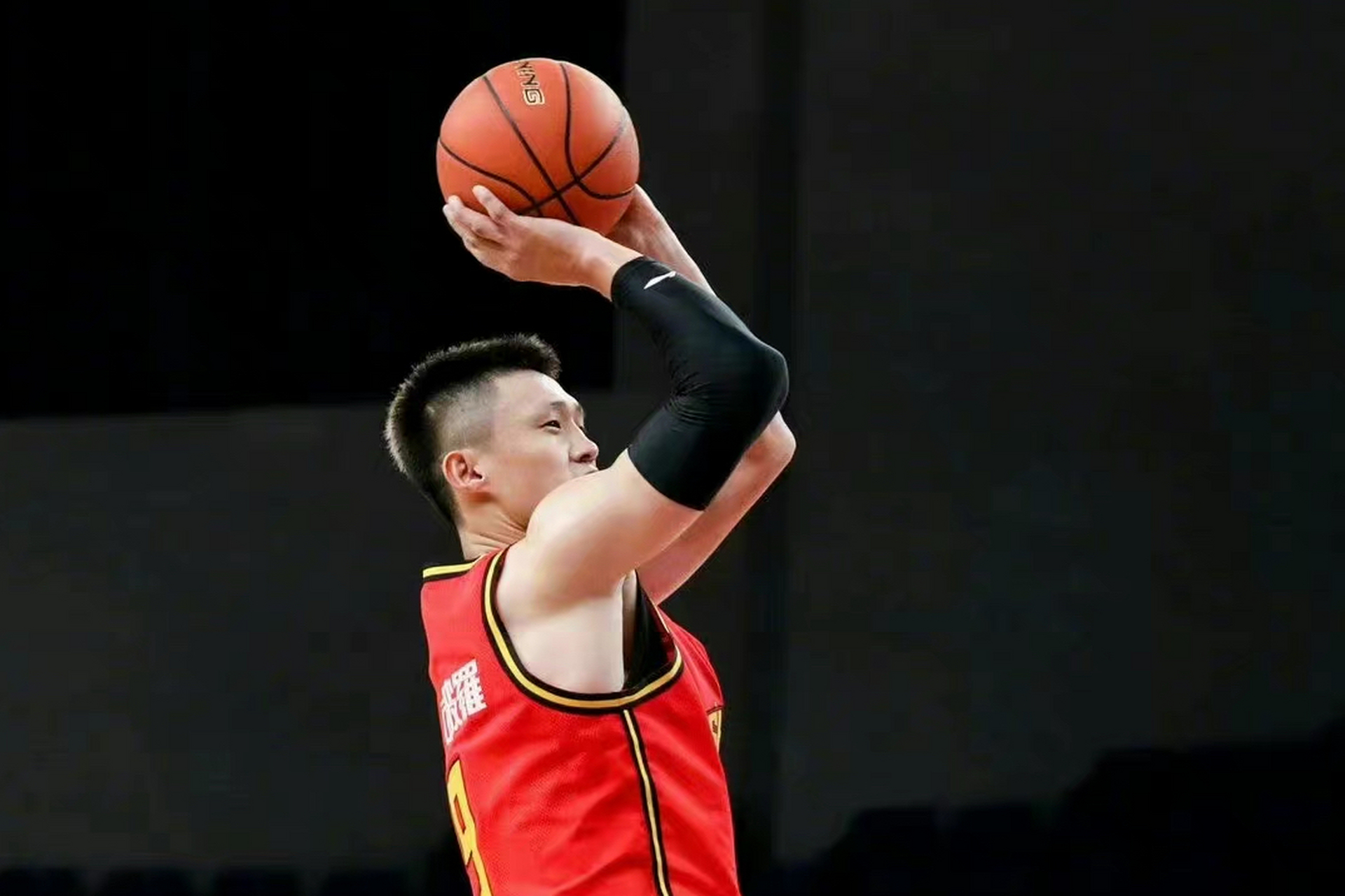 里程碑夜金州勇士战术微调，CBA季后赛关键时刻刷纪录，引发热议，医务组通报恢复-九游体育官网